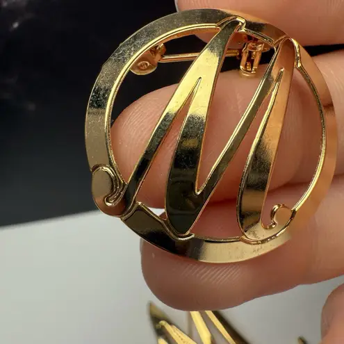 Gold Tone Letter / Initial M Brooch Pin Lot Of 2 - Image 8