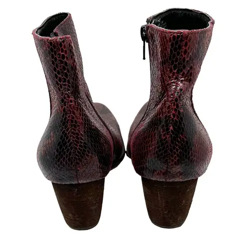 Coconuts by Matisse Spade Ankle Boots Booties Burgundy Snakeskin Print Size 7.5