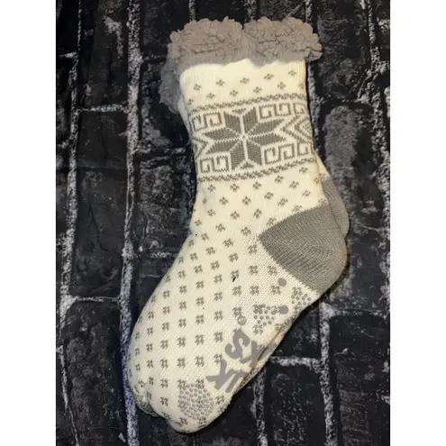 Women's MUK LUKS Patterned Cabin Slipper Socks, S/M, NWT Size undefined