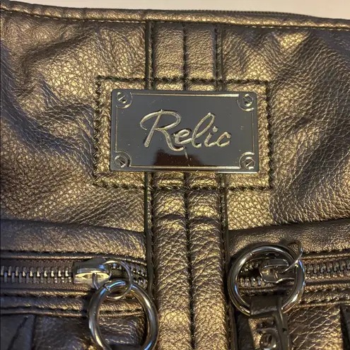 Relic BRAND SILVER METALLIC SHOULDER BAG POCKETS IN FRONT ZIPPER CLOSURE ON TOP