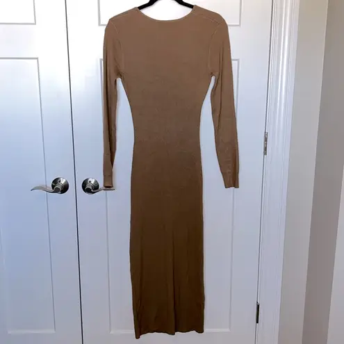 House of Harlow NWT  Long Sleeve Twist Front Midi