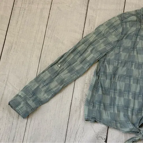 Be cool size large blue plaid long sleeve tie front button shirt