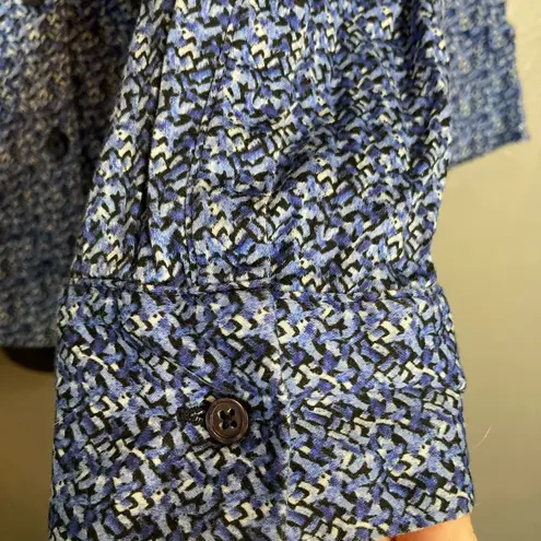 Dana Buchman blue button up long sleeve blouse