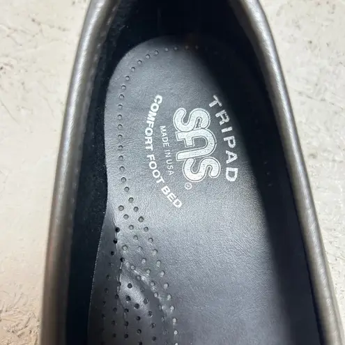 SAS San Antonio Shoemakers Silver Leather Loafers Comfort Foot Bed Women's 9.5