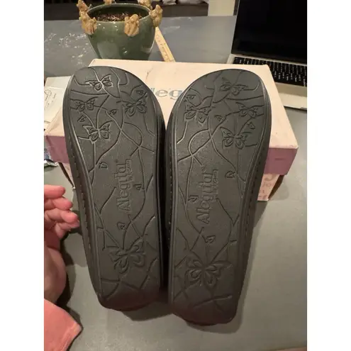 Alegria Leather Slip-On Mary Janes Faye Cherry Bomb Patent Size 37 US 7-7.5