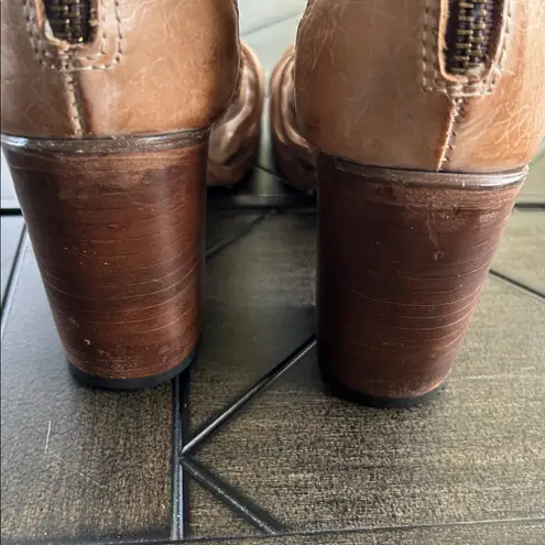 Freebird Bela open toe distressed leather heels taupe wastern chic zipper size 9 Tan