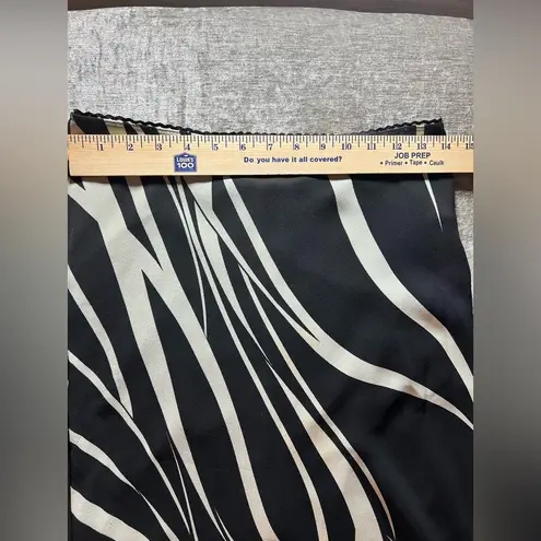 Steps NYC women’s skirt size small black white printed statement midi fall y2k