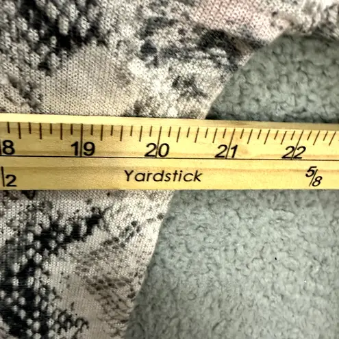 VICI  Top Womens Small Gray Snakeskin Animal Print Long Sleeve Lightweight Boho‎