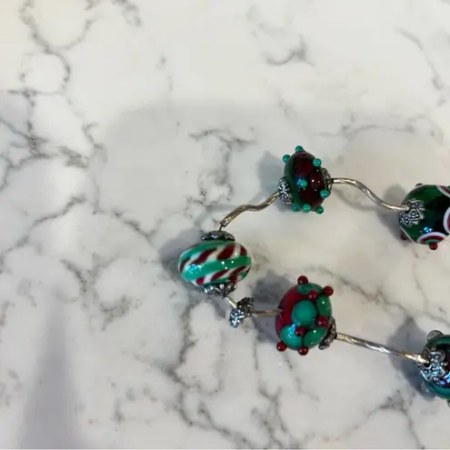 Green Red & White Circle Glass Beaded Bracelet