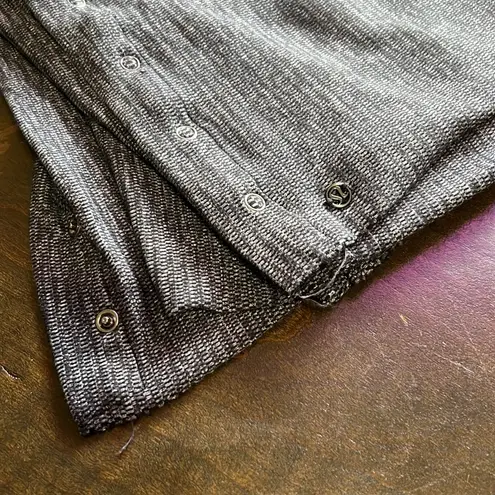 Lululemon  Scarf Wrap Snap Buttons Gray Black