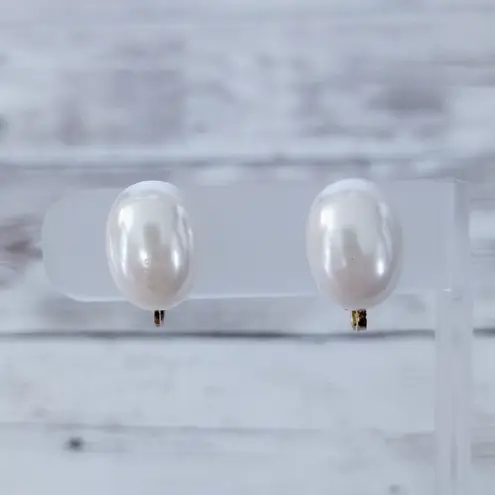 Vintage Clip On Earrings Cream Pearlescent Chunky 0.75"