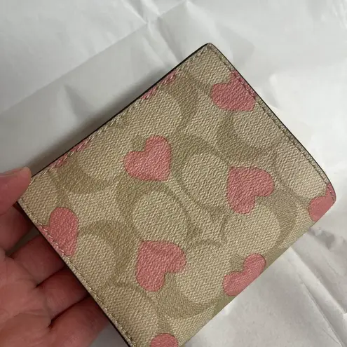 Coach Snap Wallet In Signature Canvas With Heart Print