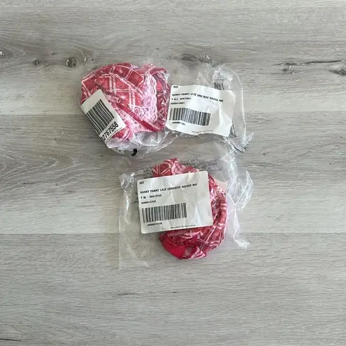 Anthropologie  Hanky Panky Lace Bra & Lace Thong SET Red Motif M/All NWT IN PKG