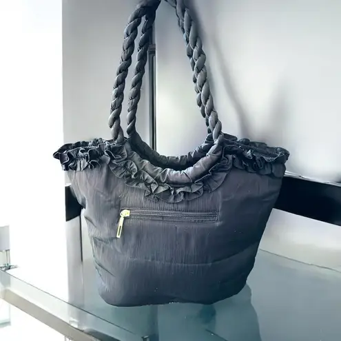 Pashmina Add a touch of elegance to your outfit with this beautiful Black Fabric