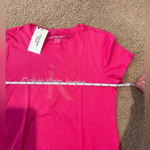 Calvin Klein Jeans Women's CALVIN KLEIN pink Tshirt