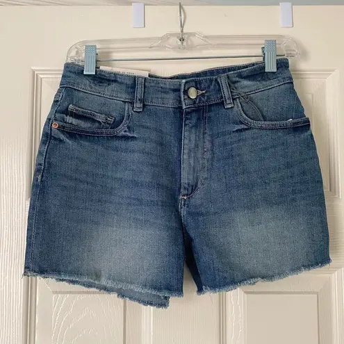 DL1961 NWT Cecilia Classic Short in Newton size 25 Raw Hem Jean Denim
