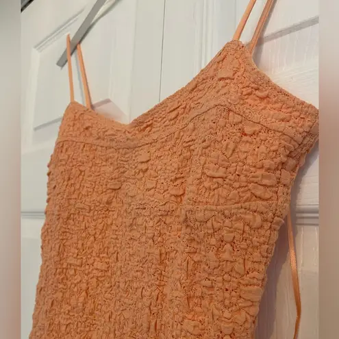 Elodie NWT V-Neck Textured thin strap snap body suit size medium light orange
