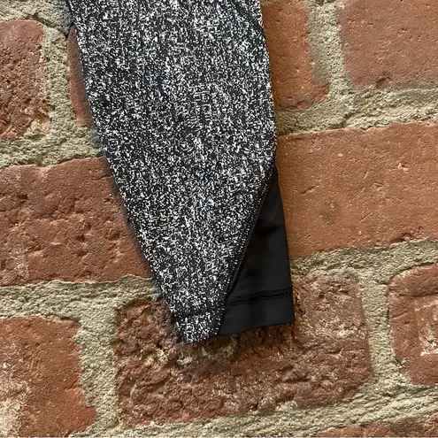 Lululemon  Run Inspire Tight Sz 10 Jacquard Black White Leggings Performance Fit