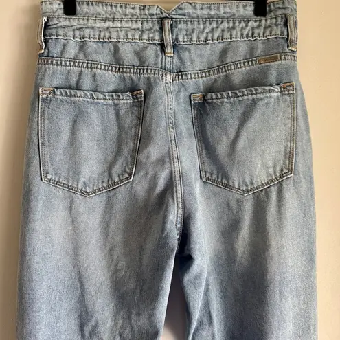 Kancan High Rise Waist Band Detail Distressed Light Wash Mom Jean Size 11/29 Blue