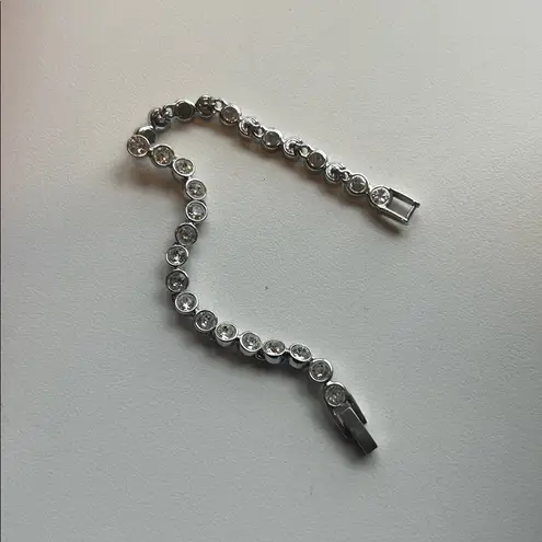 Swavorski Swarovski stunning silver sparkle tennis bracelet one size clasp glam romantic