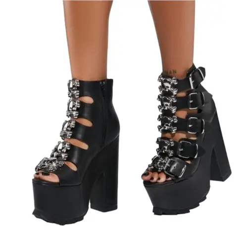 Y.R.U. Dreamscape Skull Buckles Platform Heels in Black Size 6