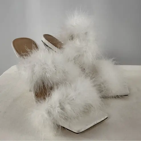 Azalea Wang So Fluffy Ima Die Square Toe Heels in White Size 6