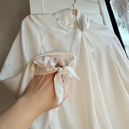 Truth by Republic off white vintage style top in satin with knotted high neck XS