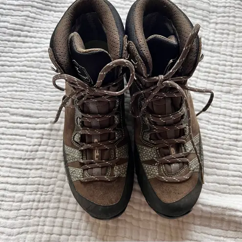 GARMONT Mystic ii GTX Hiking Backpacking Boots Womens SIZE 7.5 hiking outdoors