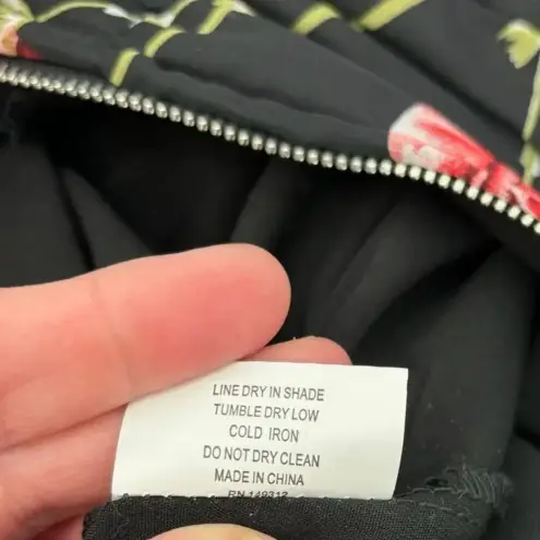 White Fox Boutique  Monte Carlo Mini Dress Black Red Floral Size XS‎