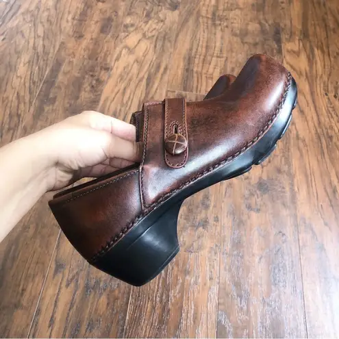 Dansko • Solstice Clogs brown leather button slip-on shoes 37 chunky platform