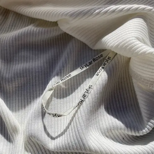 Skylar Rose 🤍 NWT Medium White Ribbed Button Tank Top 🤍