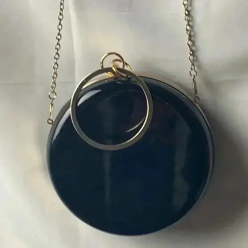 UNBRANDED FUN ROUND BLACK PATENT VEGAN LEATHER LOOK PURSE SILVER CHAIN