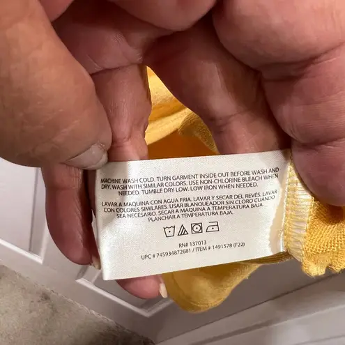 Orvis Mustard Yellow V-Neck Short Sleeve Casual T-Shirt Large Relaxed Fit