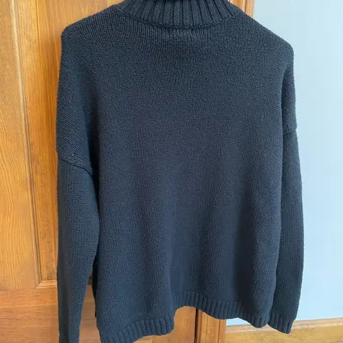 Old Navy Turtleneck sweater thumbnail 3