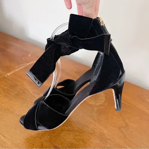 Chloé Chloe • Chris Bow Sandals heels black velvet ankle tie patent leather open toe