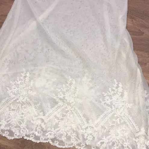 None Vintage small ivory dainty floral embroidered slip