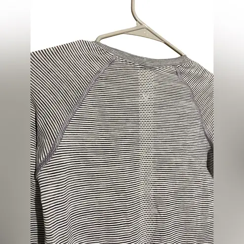 Lululemon  Long Sleeve Black and White Striped Size 6