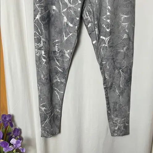 Soft Surroundings  Gray Marble Print 7/8 Leggings Size SP - Image 3