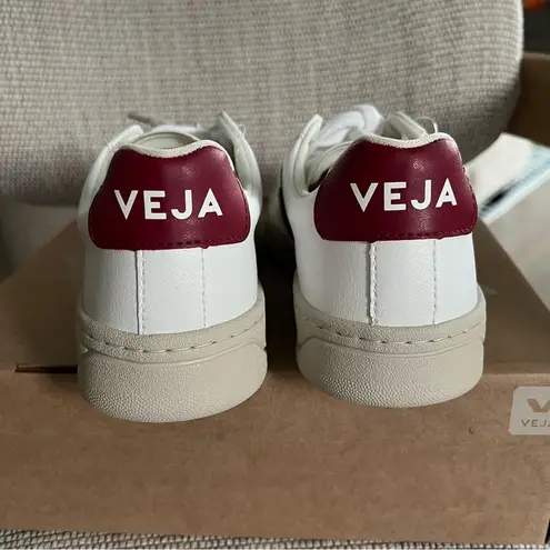 VEJA Madewell + Vegan Leather Urca Sneakers in White Marsala