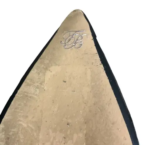 TED BAKER LONDON Pump Women Sz 8 Embossed Pointed Toe Black Party Business Retro