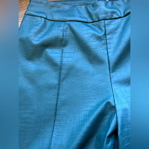 JASON WU Women's Faux Leather Croc Culotte Cropped Wide Leg Pants. Size 6 Green