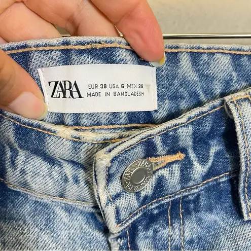 ZARA  Mid Rise Distressed Denim Shorts Med Wash Size 6