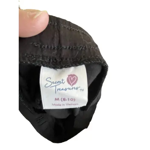 secret treasures Women's Shorts Size M Black