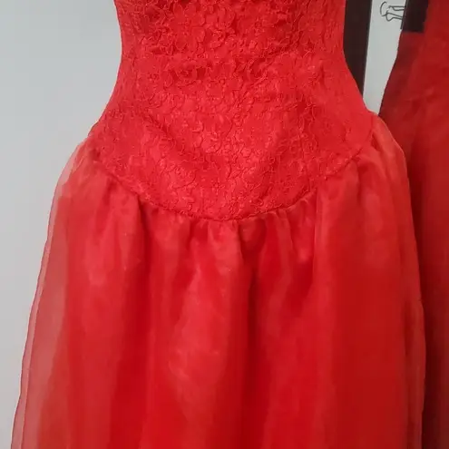 DAZZLING RED FIT N FLARE GOWN STRAPLESS LACE OVERLAY FULL ZIP BACK EMBROIDERED Size 10