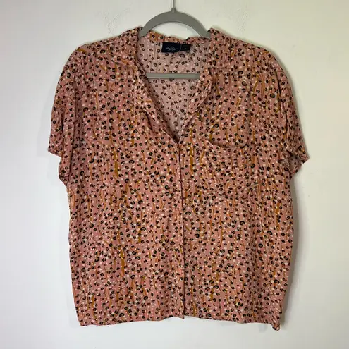 Daytrip  from Buckle Leopard Print Pink Button Up Short Sleeve Shirt