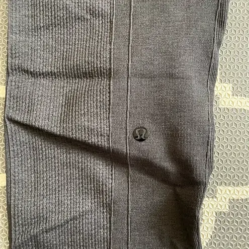 Lululemon  Q5 Charcoal Gray Seamless Compression Leggings Mid Rise  Size 12