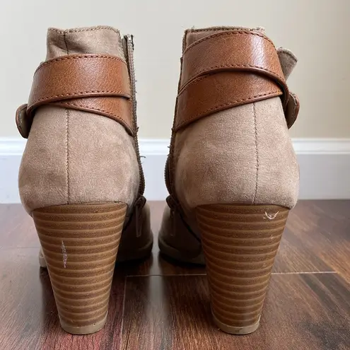 Francesca’s *Final Price* Cadence Sueded Leather Strap Ankle Booties With Heels Size 7