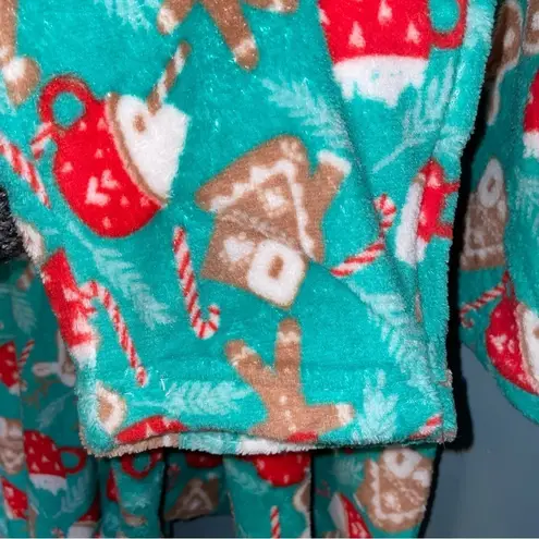 NYC Underground Fleece Hooded Adult Sleep Jumper Holiday Print Size Large Green