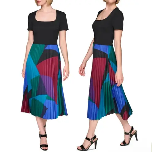Karl Lagerfeld NWT Beautiful Pleated Dress With Color On Bottom. Size Small