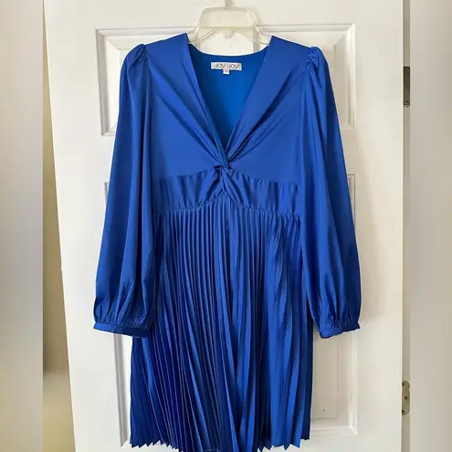 Joy Joy Blue boutique mini dress with pleated skirt and twist front v-neck. Size XS.